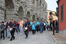 Andariegos Canarios y Segovianos para finalizar la Marcha en la Pza.Mayor